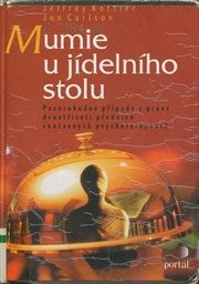 Mumie u jídelního stolu