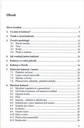 Kaktusy za oknem i ve skleníku