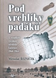 Pod vrchl&iacute;ky pad&aacute;ků