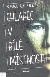Chlapec v bílé místnosti